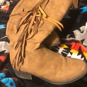 Fringe boots